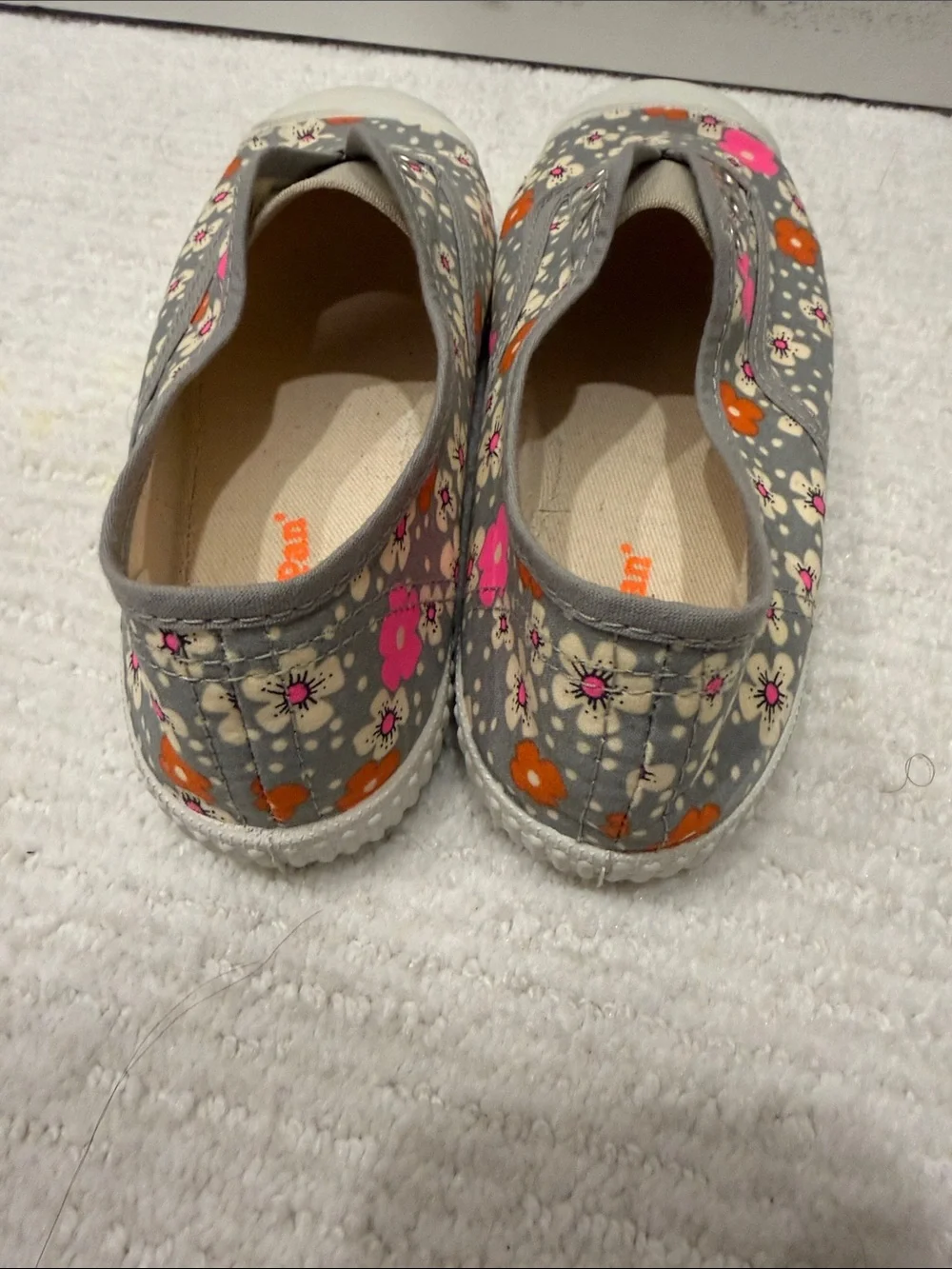 Petite Pan Floral Slip-On Sneakers Kids - Gray with Pink & Orange Flowers